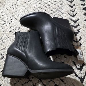 Tom's noa women's 9.5 ankle boot